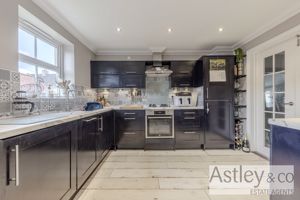 kitchen- click for photo gallery